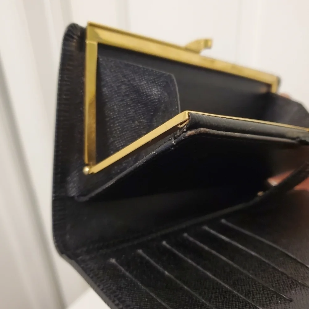 Louis Vuitton Epi Black Leather Kisslock Close Wallet, 2007